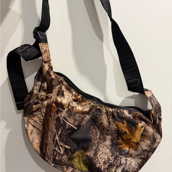 UO Medium Nylon Crescent Bag - Picture 4 of 4